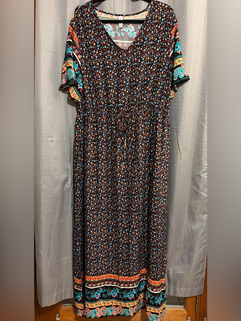 ✨3/$20 Boho Floral V-Neck Women’s Top in Black and Teal Sz XL
